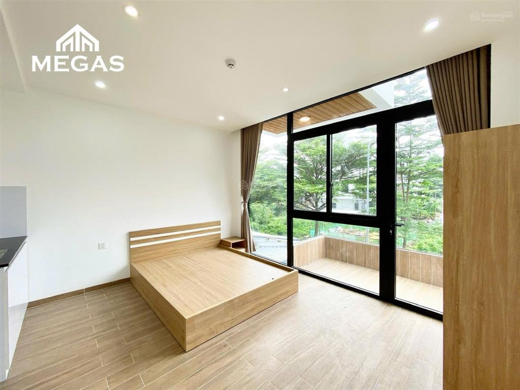 Sắp trống căn hộ siêu thoáng  ban công và cửa sổ lớn
