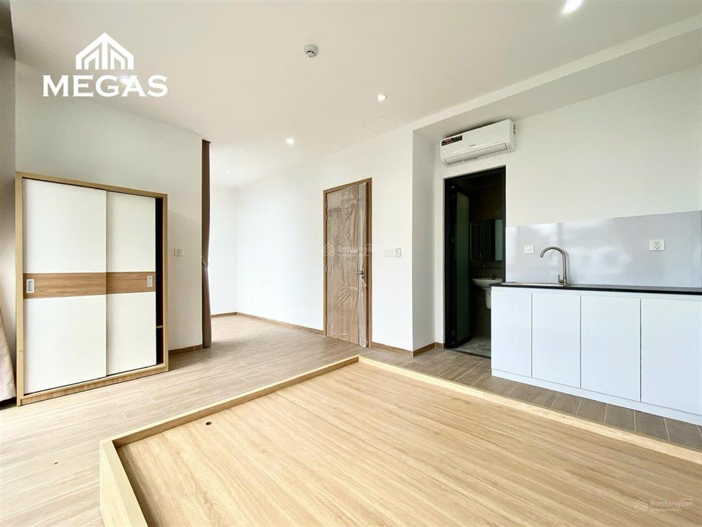 Sắp trống căn hộ siêu thoáng  ban công và cửa sổ lớn