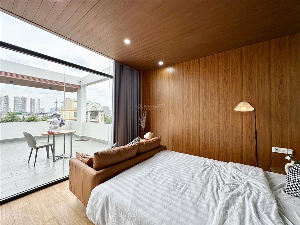 Căn hộ penthouse 1 phòng ngủ cao cấp  full nội thất đầy đủ tiện nghi  thang máy  hầm xe