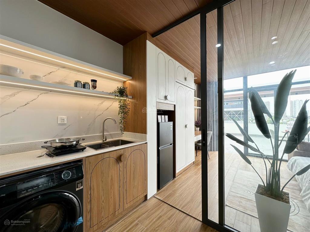 Căn hộ penthouse 1 phòng ngủ cao cấp  full nội thất đầy đủ tiện nghi  thang máy  hầm xe