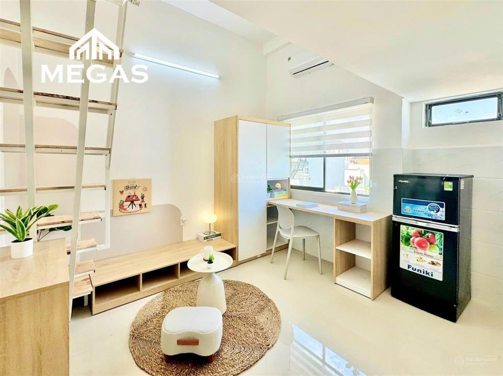 Căn hộ duplex thiết kế xinh  cửa sổ lớn thoáng, đón nắng và gió tốt