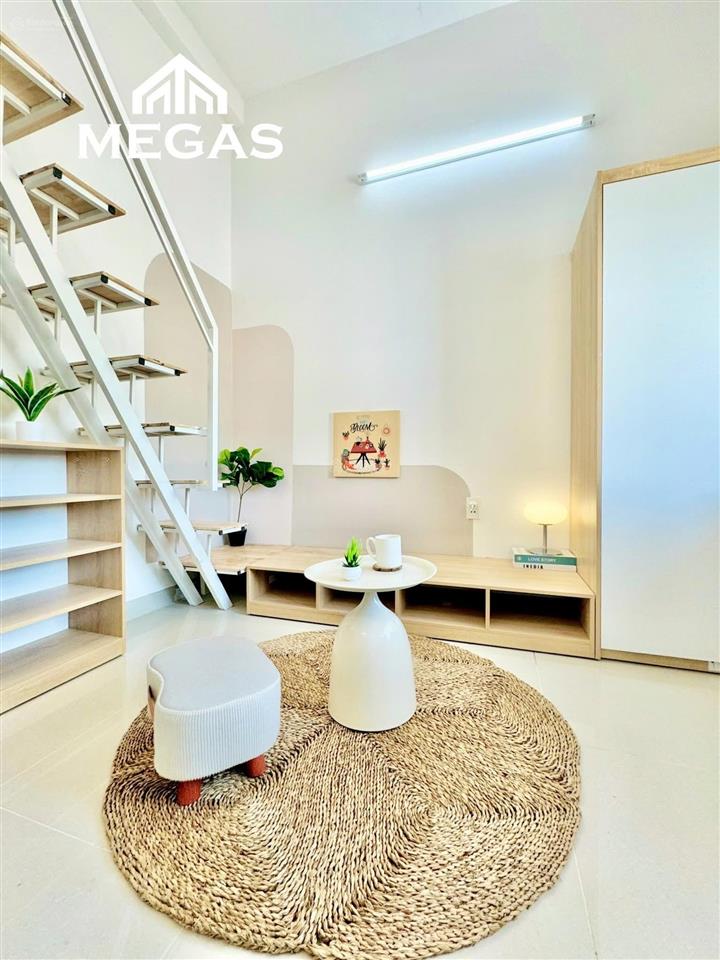 Căn hộ duplex thiết kế xinh  cửa sổ lớn thoáng, đón nắng và gió tốt