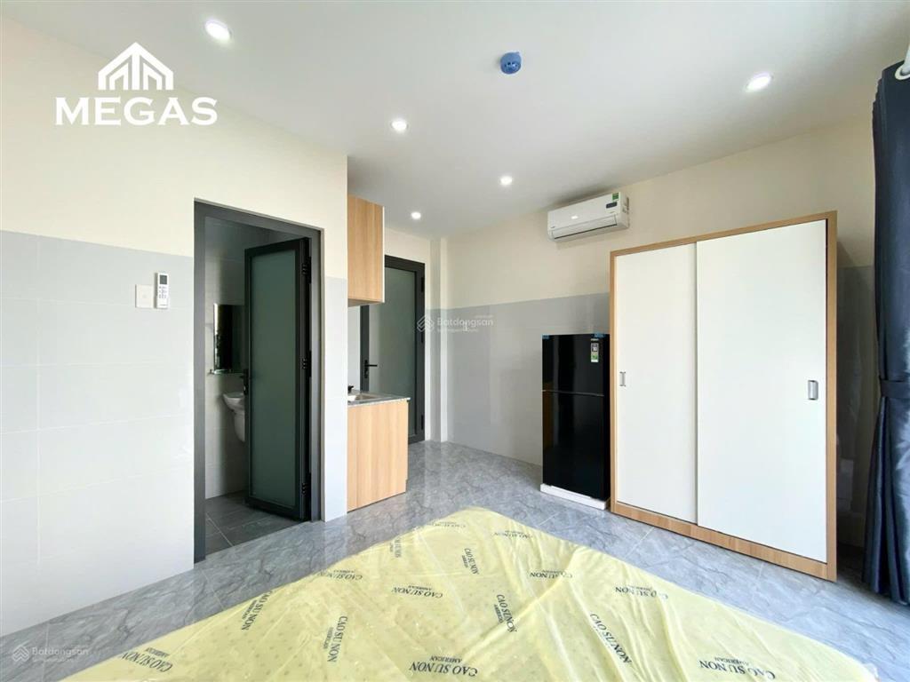 Cho thuê căn studio giá rẻ  có ban công và cửa sổ thoáng  có thang máy  không chung chủ