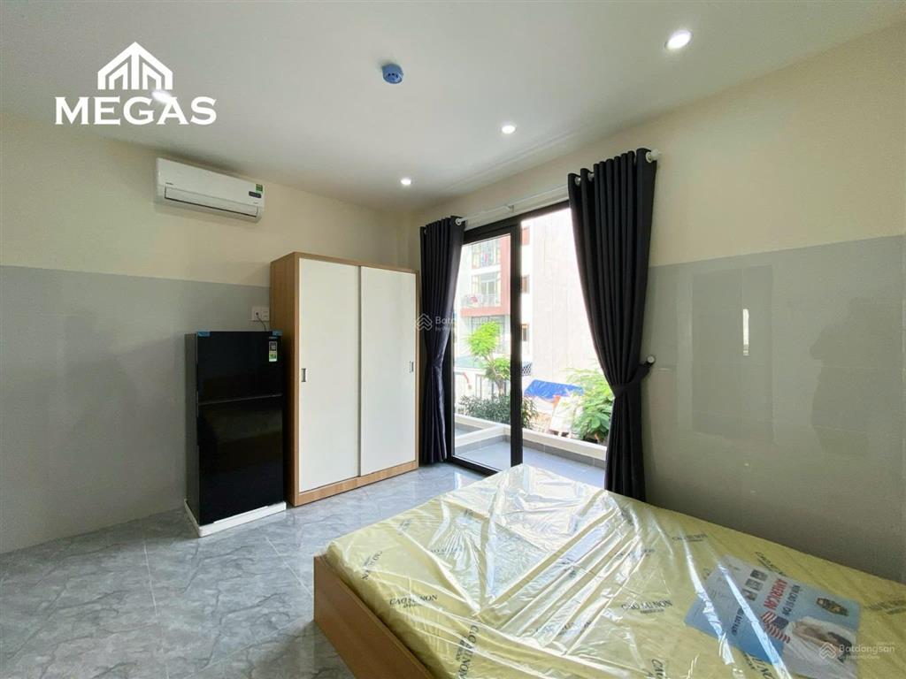 Cho thuê căn studio giá rẻ  có ban công và cửa sổ thoáng  có thang máy  không chung chủ