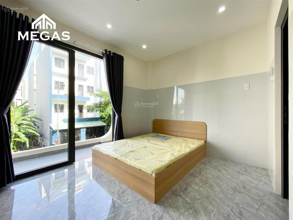Cho thuê căn studio giá rẻ  có ban công và cửa sổ thoáng  có thang máy  không chung chủ