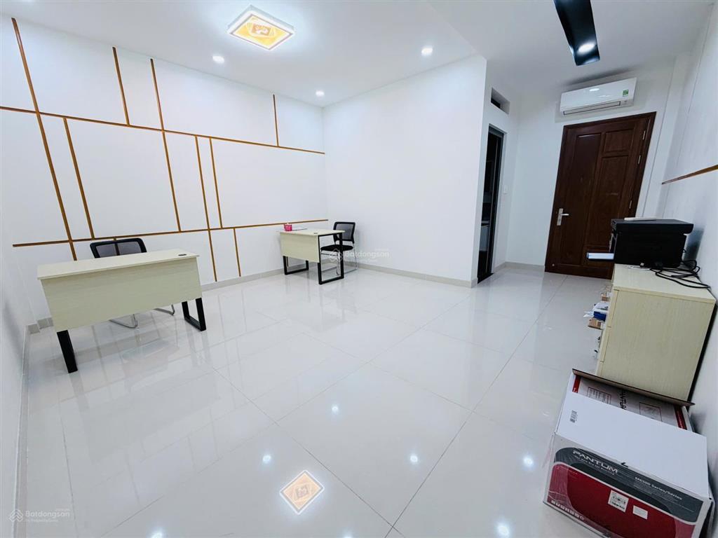 Cho thuê văn phòng công ty, nhà mặt tiền mới xây, đường lớn thuận tiện giao thương