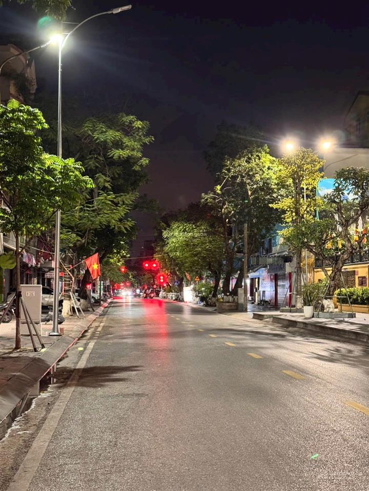 Bán nhà 4 tầng 1 tum phân lô cát cụt, lê chân