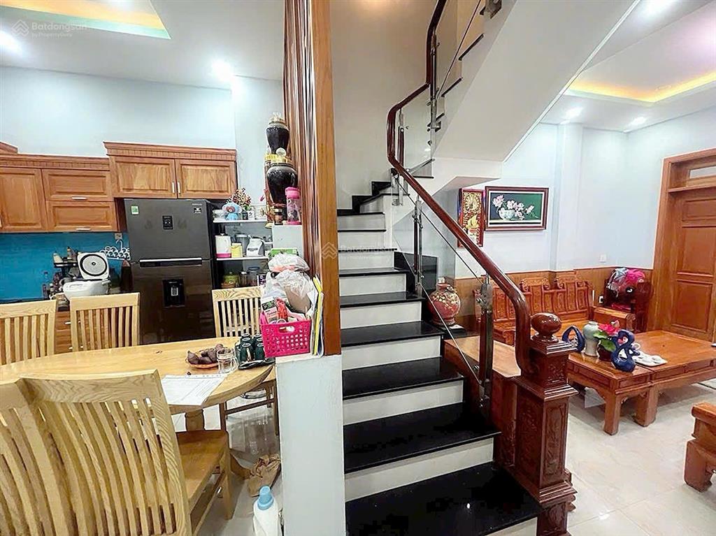 Bán nhà 4 lầu sát kđt vạn phúc . quốc lộ 13 . dt 81m (4.5 x18 ) giá 10.5 tỉ có thương lượng