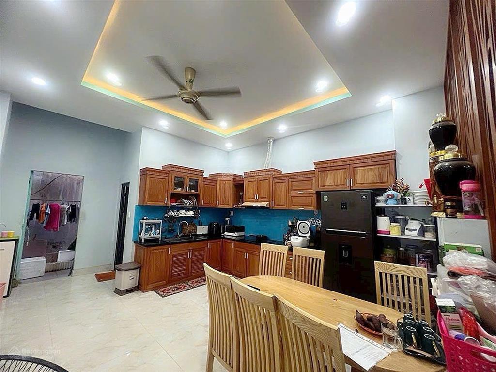 Bán nhà 4 lầu sát kđt vạn phúc . quốc lộ 13 . dt 81m (4.5 x18 ) giá 10.5 tỉ có thương lượng
