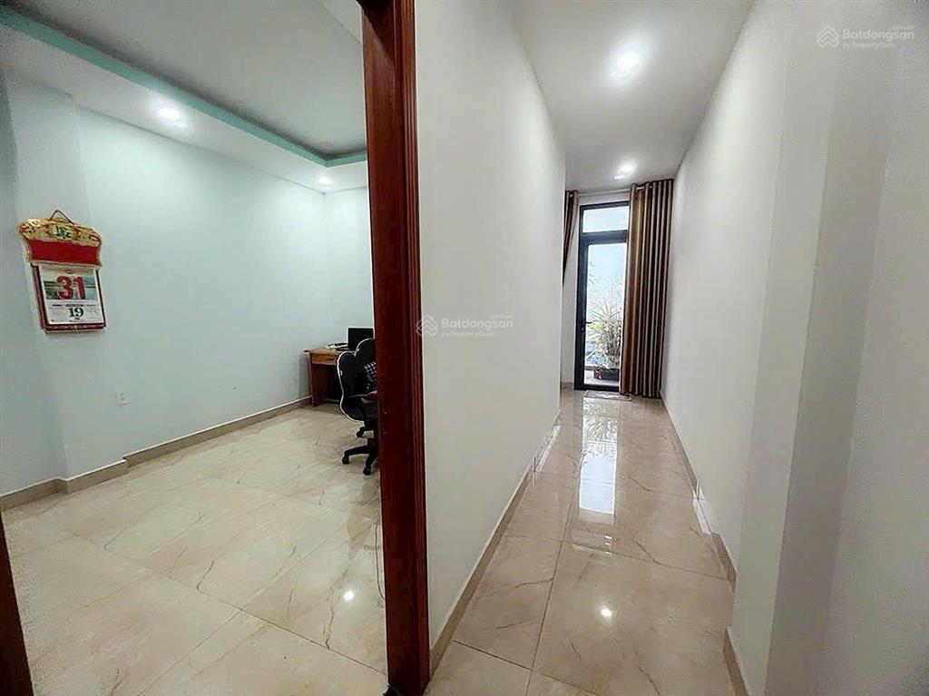 Bán nhà 4 lầu sát kđt vạn phúc . quốc lộ 13 . dt 81m (4.5 x18 ) giá 10.5 tỉ có thương lượng