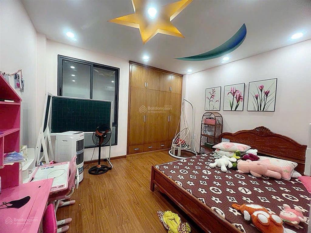 Bán nhà 4 lầu sát kđt vạn phúc . quốc lộ 13 . dt 81m (4.5 x18 ) giá 10.5 tỉ có thương lượng