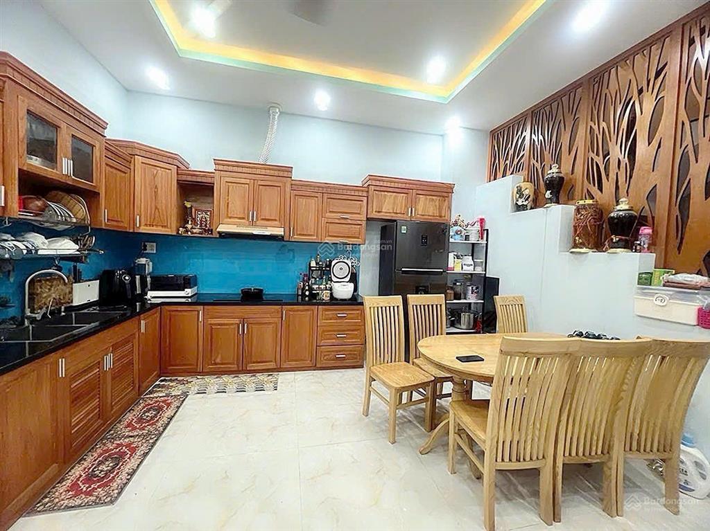 Bán nhà 4 lầu sát kđt vạn phúc . quốc lộ 13 . dt 81m (4.5 x18 ) giá 10.5 tỉ có thương lượng
