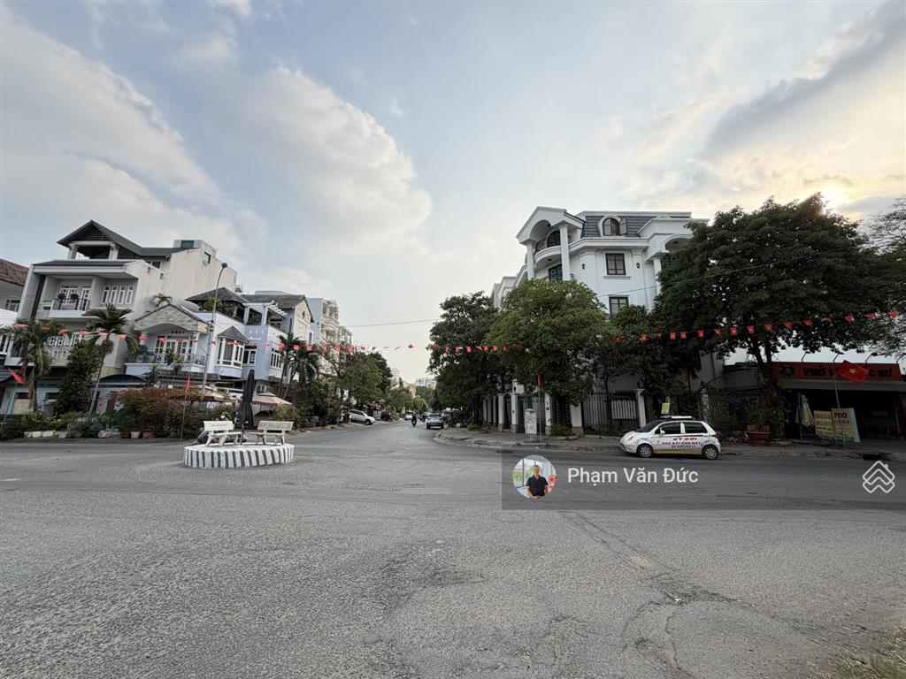 Bán nhà 4 lầu mặt tiền góc đường số 3 . mặt tiền đẹp nhất khu ven sông hiệp bình chánh . td