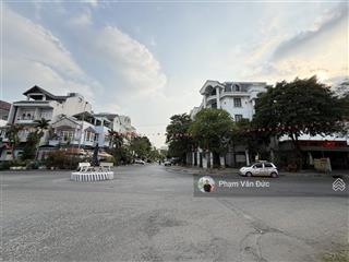 Bán nhà 4 lầu mặt tiền góc đường số 3 . mặt tiền đẹp nhất khu ven sông hiệp bình chánh . td