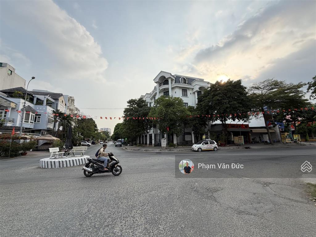 Bán nhà 4 lầu mặt tiền góc đường số 3 . mặt tiền đẹp nhất khu ven sông hiệp bình chánh . td