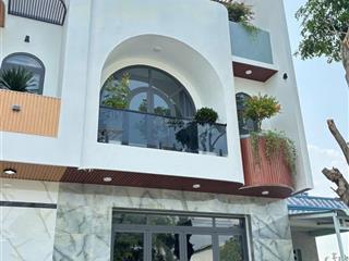 Bán nhà 3 tầng mới xây mặt tiền tại đường số 1 khu công nghiệp cầu tràm,120m2shr hoàn công