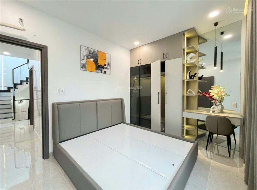 Bán nhà mới xây 100% đường âu cơ quận tân bình có thang máy