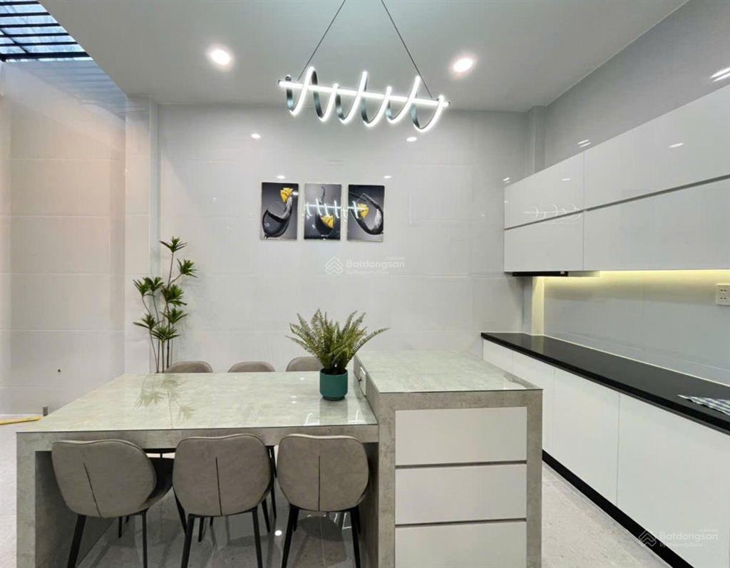 Bán nhà mới xây 100% đường âu cơ quận tân bình có thang máy