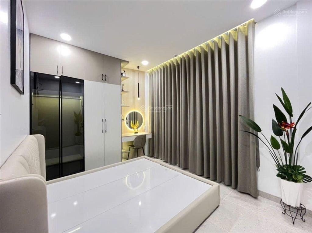 Bán nhà mới xây 100% đường âu cơ quận tân bình có thang máy