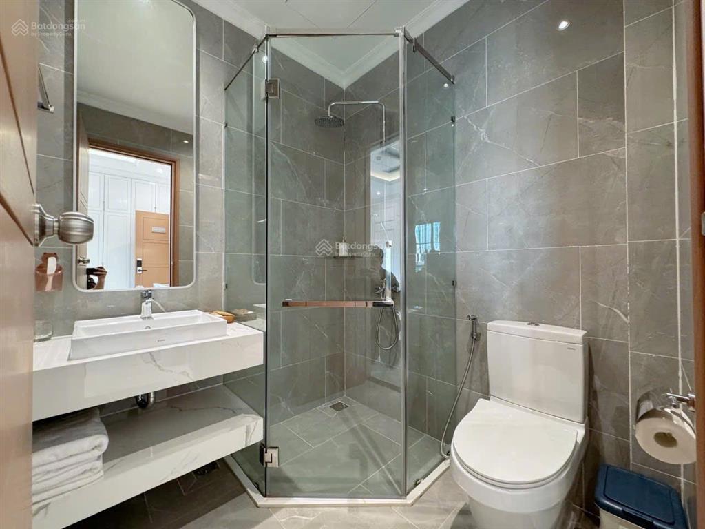 Cho thuê chung cư minisaigon view, rộng 60m2, full nội thất cao cấp, có dọn phòng. giáp hoàng sa