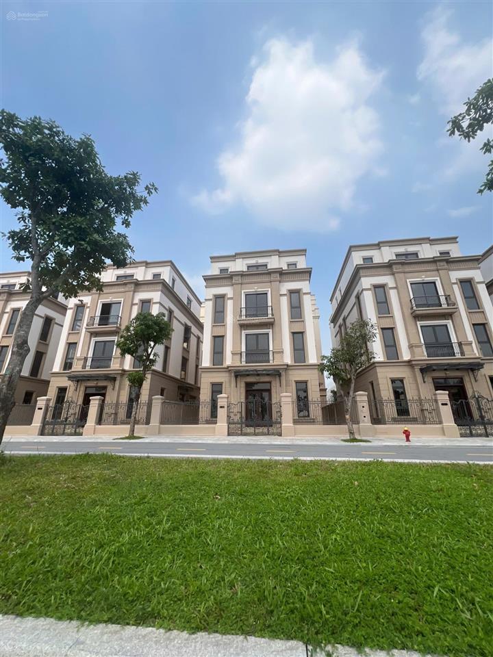 Bán biệt thự vinhomes global gate, 122 tỷ vnd, 212m2, 5pn, 5wc, 4 tầng, đông nam