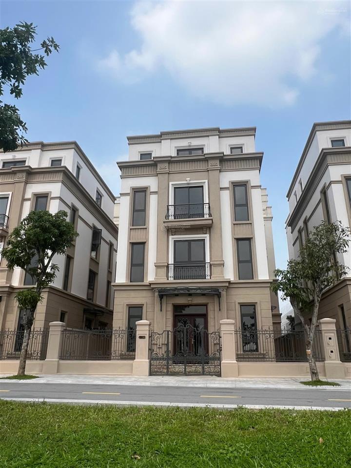 Bán biệt thự vinhomes global gate, 122 tỷ vnd, 212m2, 5pn, 5wc, 4 tầng, đông nam