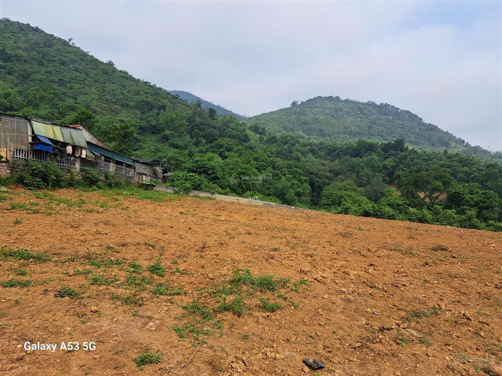 3759m2 đất tiến sơn lương sơn 800m2 thổ cư, view cánh đồng, sát đường liên xã, gần sân golf, 3tr/m²