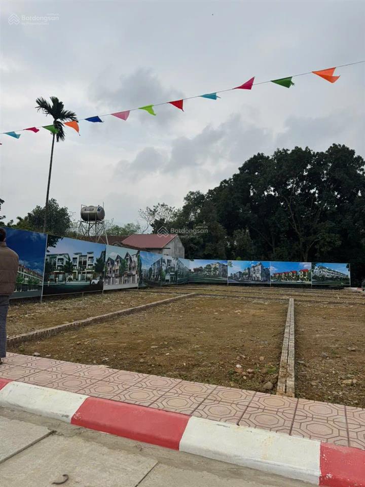 Đường to giá đẹp cho lô đất hoa hậu tại thôn đồi miễu xã xuân mai hn 83,3m . mặt tiền 5m . nở hậu