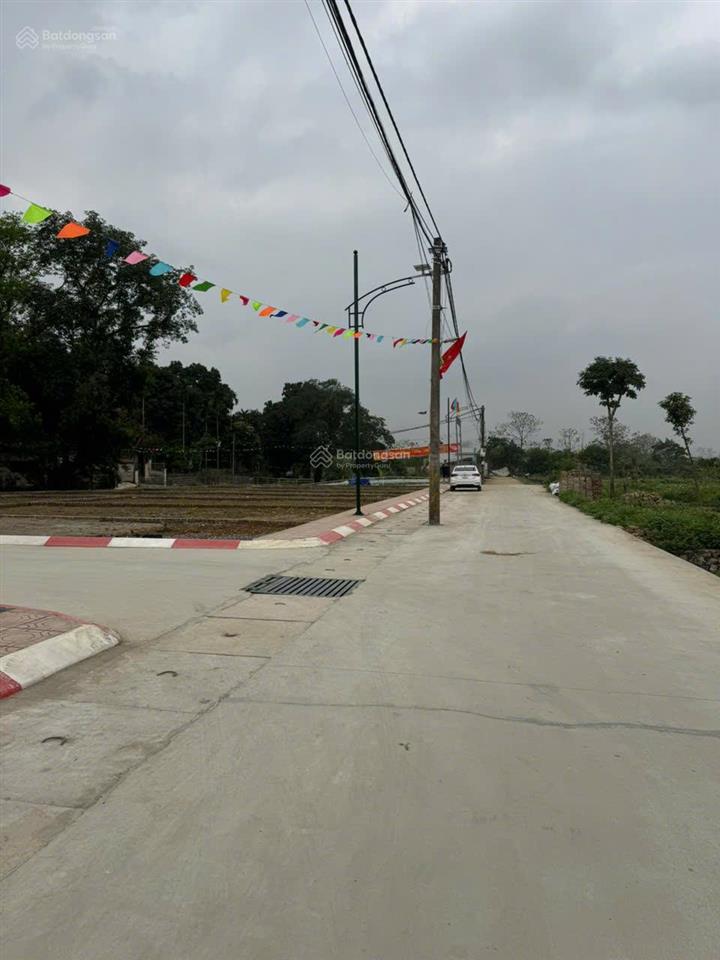 Đường to giá đẹp cho lô đất hoa hậu tại thôn đồi miễu xã xuân mai hn 83,3m . mặt tiền 5m . nở hậu