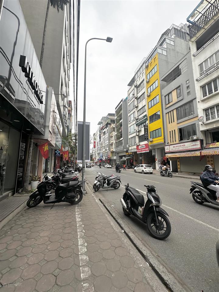 Mặt phố trung phụng  mặt tiền 5m  vỉa hè đá bóng  kd cực sầm uất chỉ 16. x tỷ