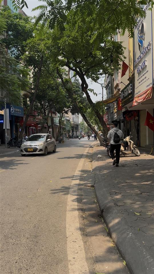 Lô góc 1 mặt phố vương thừa vũ + 1 mặt ngõ 2 ôtô tránh, vỉa hè 5m, đoạn kd sầm uất nhất