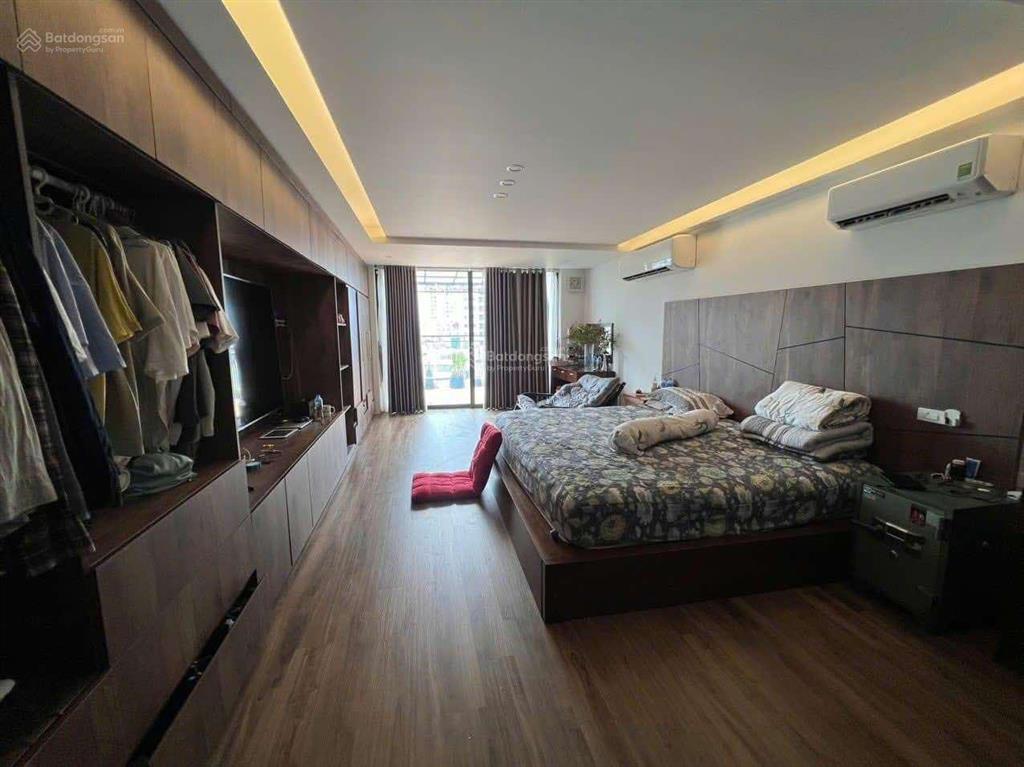 Bán tòa nhà 100m phố ngọc thụy, long biên  gara ô tô  thang máy  full nội thất nhỉnh 21 tỷ.