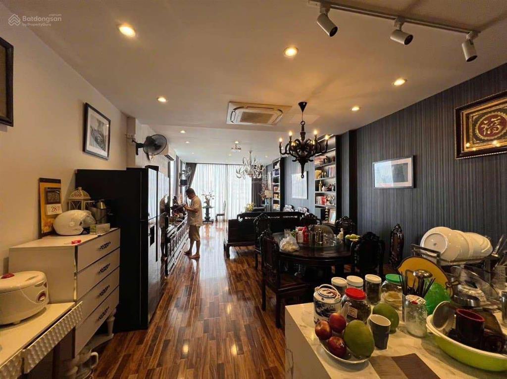 Bán tòa nhà 100m phố ngọc thụy, long biên  gara ô tô  thang máy  full nội thất nhỉnh 21 tỷ.