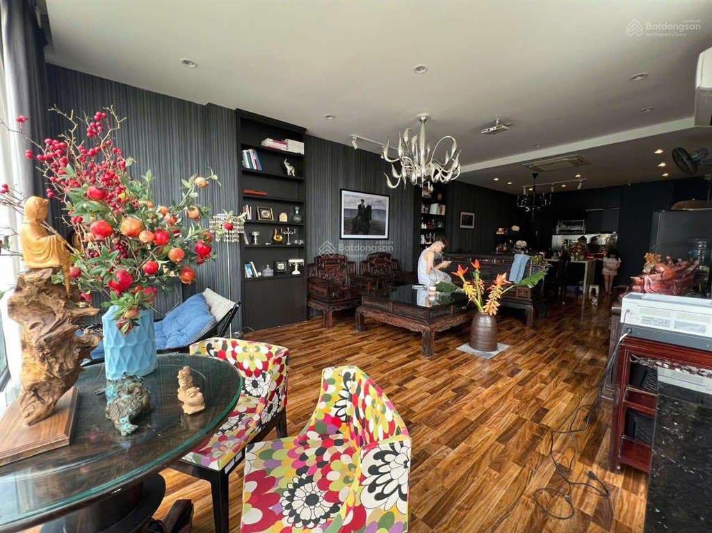 Bán tòa nhà 100m phố ngọc thụy, long biên  gara ô tô  thang máy  full nội thất nhỉnh 21 tỷ.