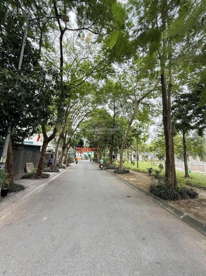 Bán đất phố thanh am, long biên 61m đường 10m vỉa hè  kd  sát công viên  100m ra đường 40m