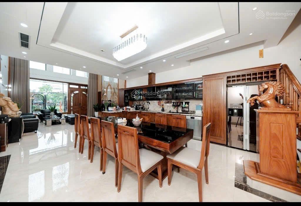 Bán nhà phố a38 tư đình, long biên  70m phân lô quân đội  ô tô tải đỗ cửa nhỉnh 14 tỷ.