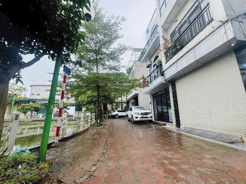 Bán đất tặng nhà 55m lô góc  view hồ  ô tô tránh phường việt hưng, long biên nhỉnh 12 tỷ.