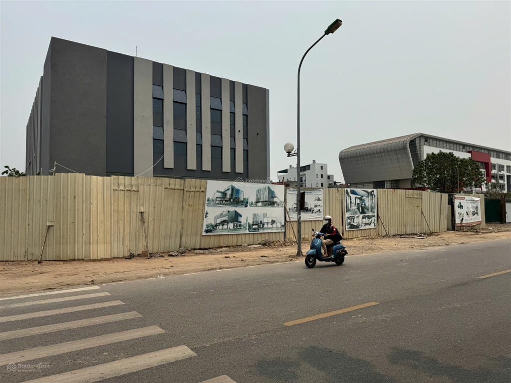 Bán đất phúc lợi, long biên 76m ô tô tránh  sát tttm  giá đầu tư  hàng xóm vin.