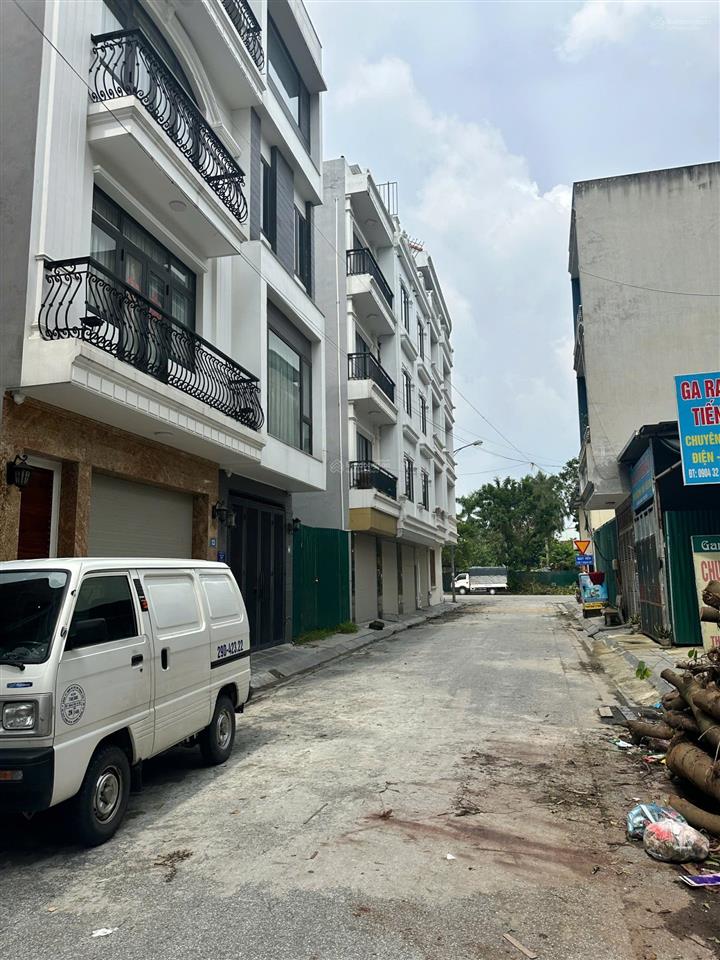 Bán 2 lô đất tặng nhà 70m phố thạch bàn, long biên  phân lô ô tô tránh  sát công viên nhỉnh 12 tỷ