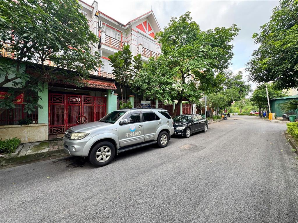 Bán biệt thự 220m view vườn hoa  kdt đặng xá, gia lâm nhỉnh 33 tỷ.
