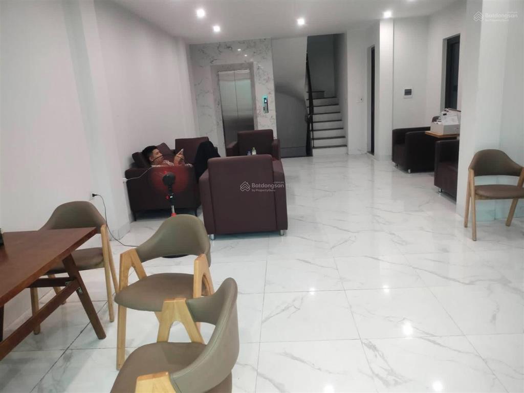 Cho thuê văn phòng 65m  nhà 7 tầng phố hồng tiến, long biên  thông sàn  hướng mát
