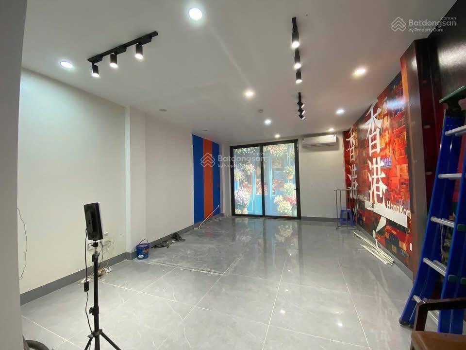 Cho thuê văn phòng 65m  nhà 7 tầng phố hồng tiến, long biên  thông sàn  hướng mát