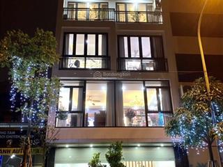 Bán nhanh tòa nhà 65m2 phố việt hưng, long biên  thang máy  đường 13m  vỉa hè  sát công viên