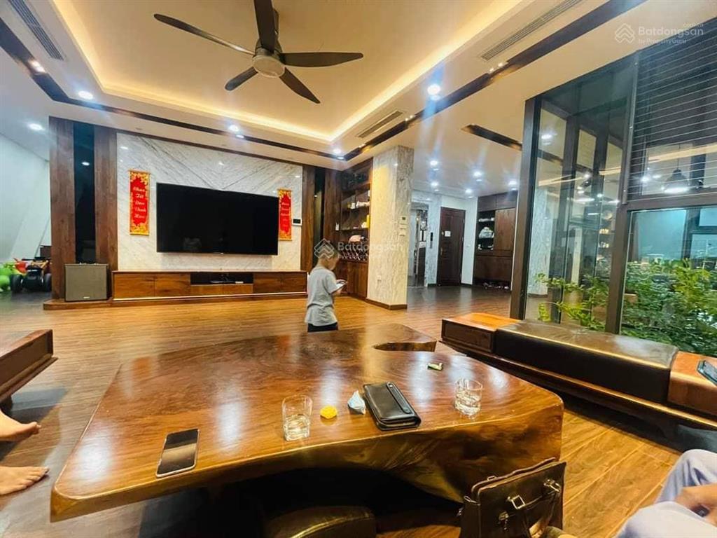 Bán tòa nhà 80m x 8t thang máy phố tư đình, long biên  lô góc  gara 3 ô tô  view eaon 22 tỷ.