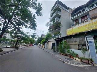 Mặt hồ bồ đề, long biên 80m2 tặng nhà bán đất  giá cực tốt nhỉnh 18 tỷ  trải nhựa kinh doanh