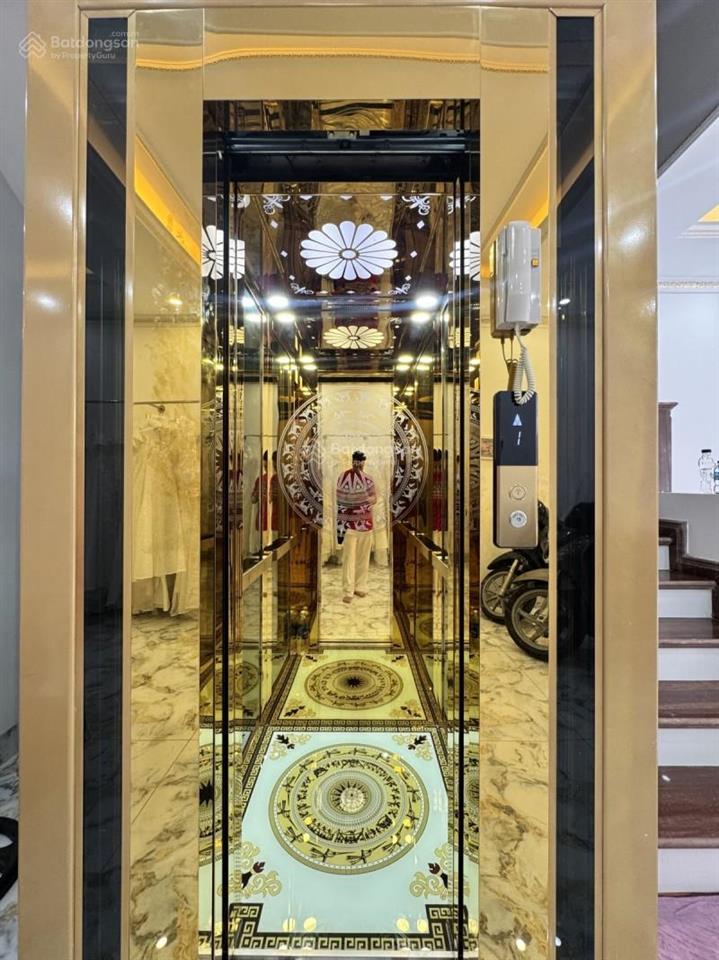 Giảm 6 tỷ còn 19.5 tỷ/100m2 toà nhà 7t thang máy phố việt hưng, long biên  ô tô vào nhà  sát phố