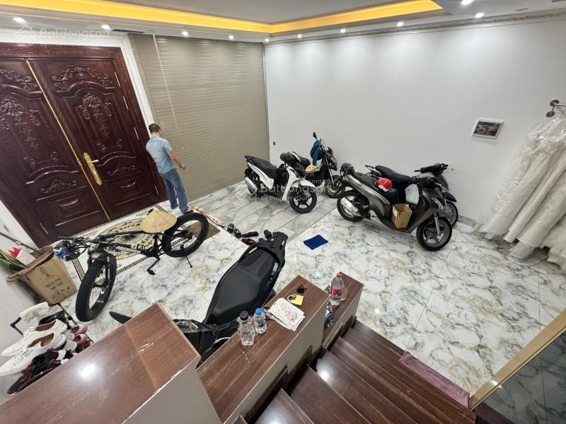 Giảm 6 tỷ còn 19.5 tỷ/100m2 toà nhà 7t thang máy phố việt hưng, long biên  ô tô vào nhà  sát phố