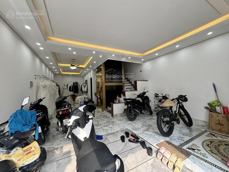 Giảm 6 tỷ còn 19.5 tỷ/100m2 toà nhà 7t thang máy phố việt hưng, long biên  ô tô vào nhà  sát phố