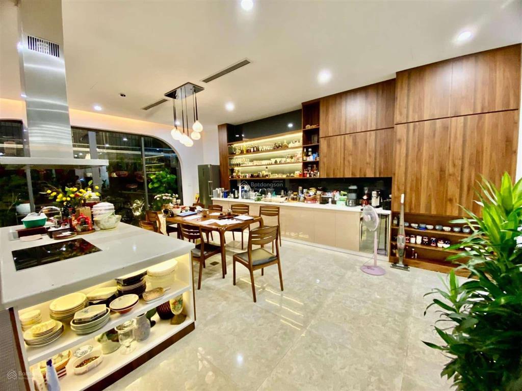 Tòa nhà 60m x 7t phố thạch bàn, long biên  full nội thất  ô tô vào nhà  giá nhỉnh 12 tỷ.