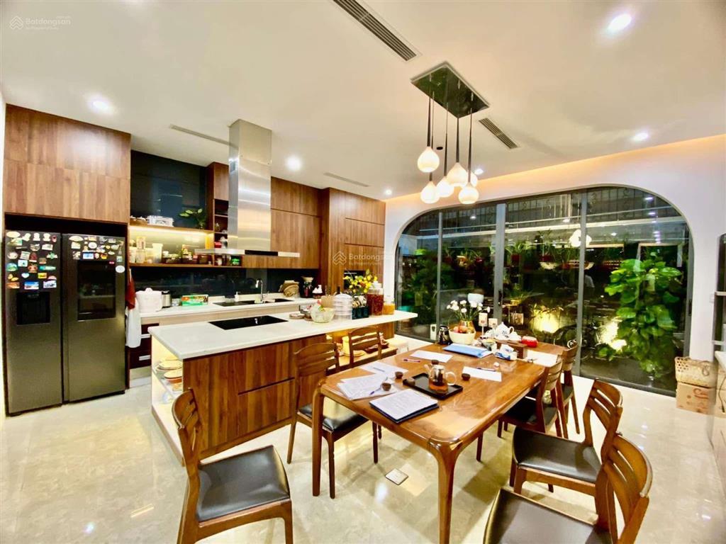 Tòa nhà 60m x 7t phố thạch bàn, long biên  full nội thất  ô tô vào nhà  giá nhỉnh 12 tỷ.